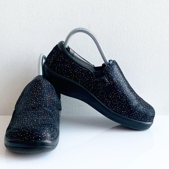 ALEGRIA Slip On Clogs - Picture 4 of 12